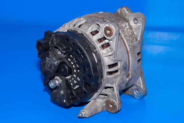 Dynamo til Škoda Octavia 2009-2013 (Type II, Fase 2) (BOSCH|0 124 525 201|03F 903 023 D. 14 VOLT - 140 AMP|)