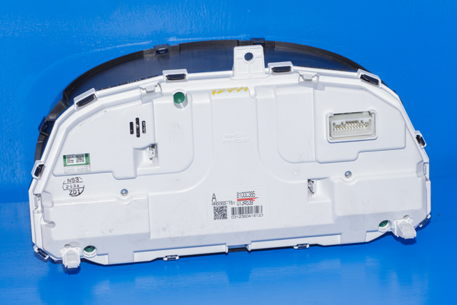 Instrumentpanel til Mitsubishi Outlander 2012-2015 (Type III, Fase 1)  (MITSUBISHI|8100C385|)