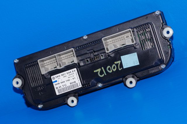 Varmeapparat betjening til VW Passat 2011-2015 (B7) (B7) (HELLA|5HB 009 746-81|5K0 907 044 EA|)