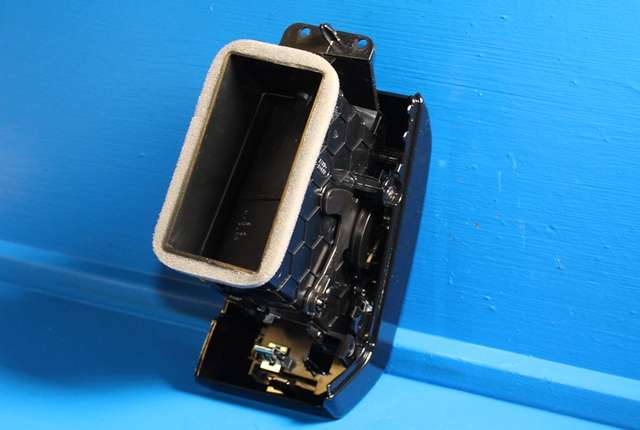 Dashbord friskluftdyse venstre til Land Rover Discovery 2017-->> (Type V) (LAND ROVER|HY32-01815-AA|)
