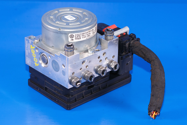 ABS sentral til VW Passat, 2015-2019 (Fase 1) (B8) (B8) (VAG|5Q0 614 517 CH)