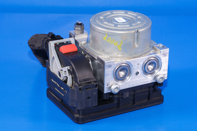 ABS sentral til VW Passat 2015-2019 (Fase 1) (B8) (B8) (VAG|5Q0 614 517 CH|)