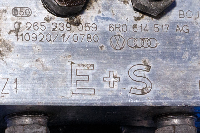 ABS sentral til Škoda Roomster 2010-2015 (Fase 2)  (BOSCH|0 265 239 059|6R0 614 517 AG|)