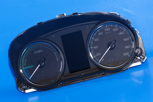 Instrumentpanel til Mitsubishi Outlander, 2012-2015 (Type III, Fase 1)  (MITSUBISHI|8100C385)