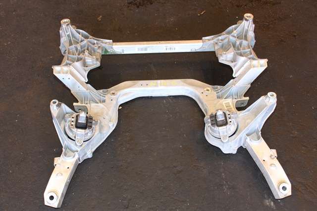 Travers foran hoved til BMW 5-Serie, 2010-2017 (F10/F11) (F10/F11) (BMW|6 799 321)