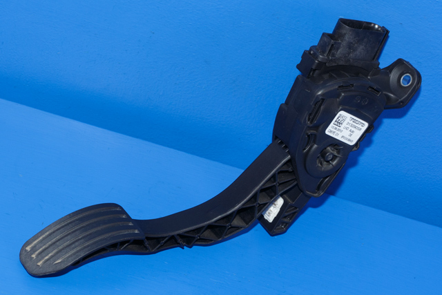 Pedal gass til Volvo V70 2007-2013 (Type III, Fase 1) (HELLA|6PV 010 834-01|31329058|)