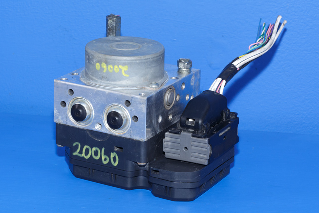 ABS sentral til Toyota Verso-S 2011-2015 (COMBI) (COMBI) (ADVICS|116040-30820|44540-52241|)