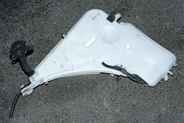 Spylertank foran til BMW 1-Serie 2011-2015 (Fase 1) (F20/F21) (F20/F21) (BMW|7 241 675|)