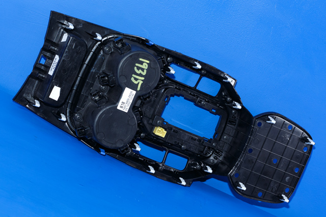 Dashbord diverse til Hyundai Santa Fe 2012-2020 (Type III) (HYUNDAI|84650-2W245|)