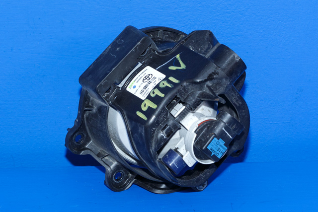 Tåkelykt venstre foran til Toyota Avensis 2009-2015 (Type III, Fase 1) (TOYOTA|81220-02110|)