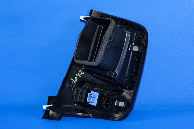 Dashbord friskluftdyse venstre til Mitsubishi Outlander 2015-->> (Type III, Fase 2)  
