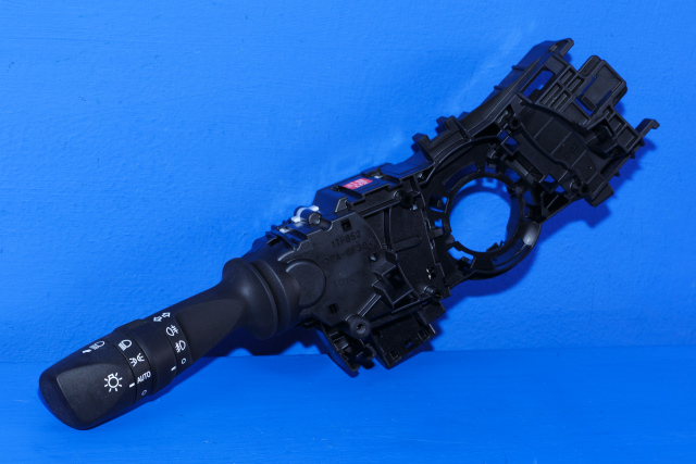 Bryter blink til Toyota Auris, 2013-2015 (Type II, Fase 1) (TOYOTA|02720-17F852)