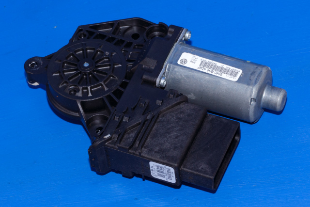 Ruteheis, kun motor, høyre bak til VW Golf, Plus/Cross, 2009-2013 (Fase 2)  (VAG|5M0 839 402 F)