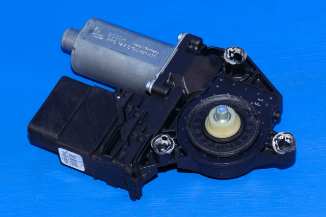Ruteheis, kun motor, høyre bak til VW Golf, Plus/Cross 2009-2013 (Fase 2)  (VAG|5M0 839 402 F|)