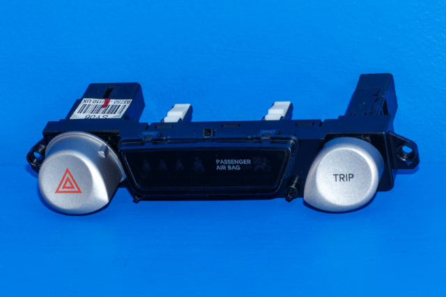 Bryter nødblink til Hyundai i20, 2009-2014 (Type I) (HYUNDAI|93750-1J110-UX)