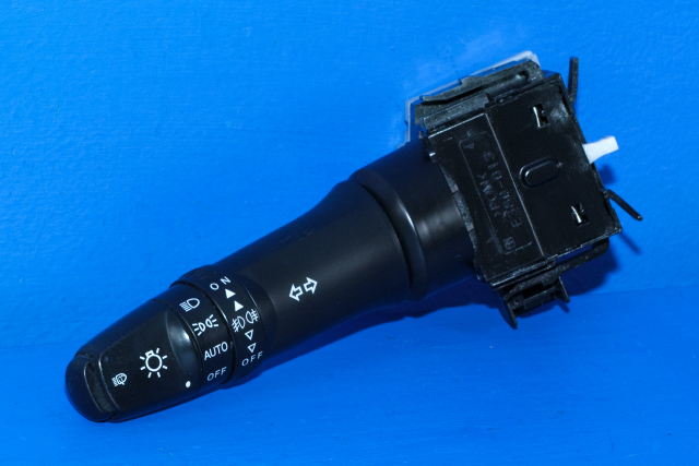 Bryter blink til Mitsubishi Outlander, 2007-2010 (Type II, Fase 1)