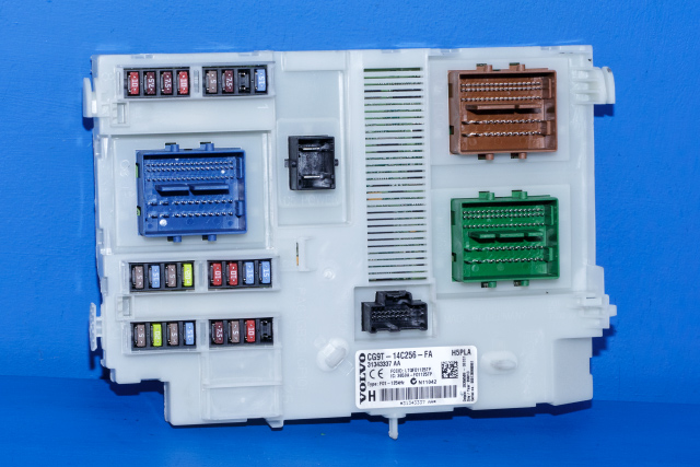 Sikringsboks til Volvo S80 2006-2013 (Type II, Fase 1) (FORD|CG9T-14C256-FA|31343337 AA|)