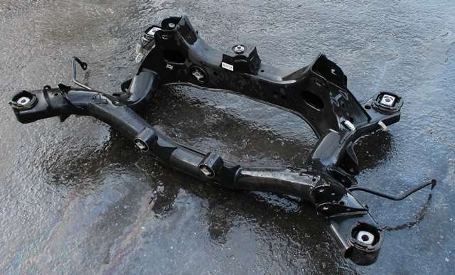 Travers bak til BMW 4-Serie 2013-2020 (F32/F33/F36) (F32/F33/F36) (BMW|6 863 150|)