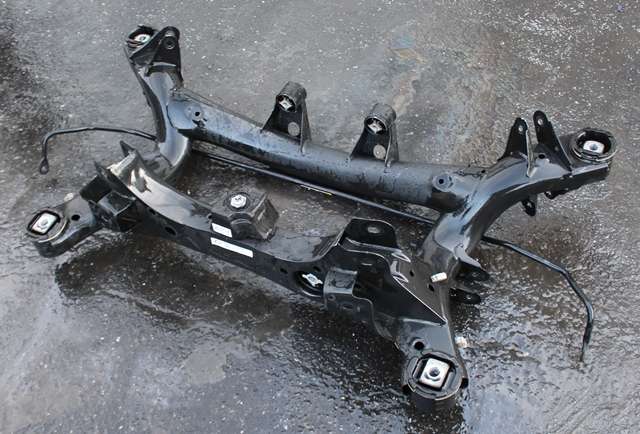 Travers bak til BMW 4-Serie 2013-2020 (F32/F33/F36) (F32/F33/F36) (BMW|6 863 150|)