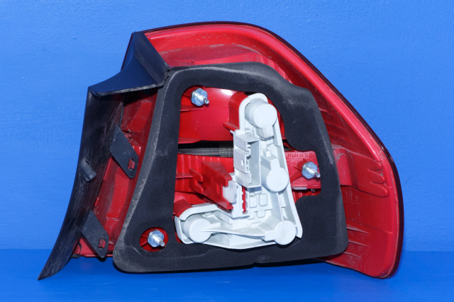 Baklykt venstre ytre til BMW 3-Serie 2005-2011 (E90/E91/E92/E93) (E90/E91/E92/E93) (BMW|6 937 457|)