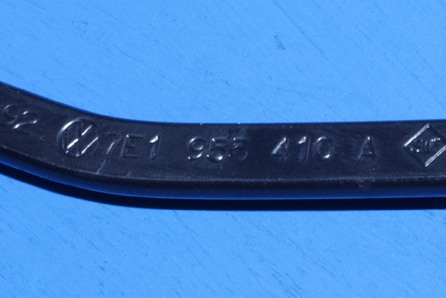 Viskerarm frontrute høyre til VW Transporter / Caravelle 2009-2015 (Fase 2) (T5) (T5) (VAG|7E1 955 410 A|)