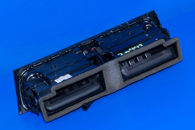 Dashbord friskluftdyse midtkonsoll til Audi A4 2007-2014 (Type IV) (B8) (B8) (VAG|8T1 820 951 E|)
