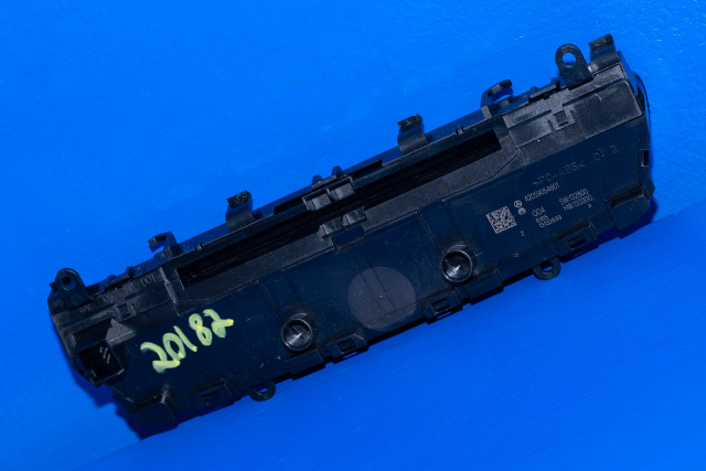 Bilstereo navigasjon betjeningspanel til Mercedes GLC 2015-2022 (X253) (X253) (MERCEDES|A 205 905 46 01|)
