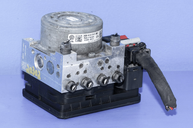 ABS sentral til VW Passat, 2015-2019 (Fase 1) (B8) (B8) (VAG|3Q0 614 517 AB)
