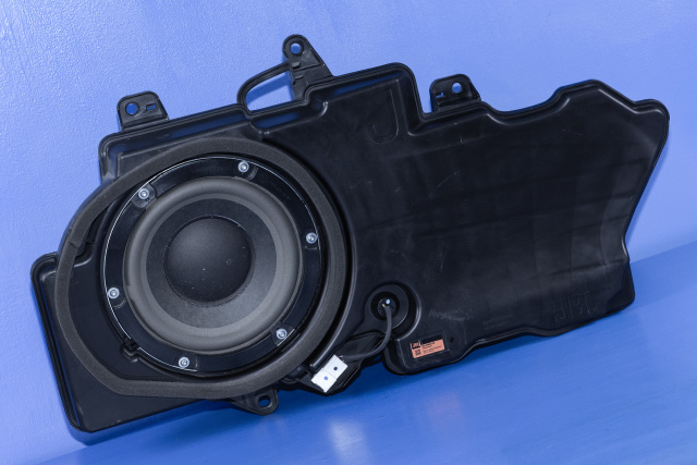 Bilstereo sub-woofer til Toyota Land Cruiser 150, 2010-2013 (Fase 1)  (TOYOTA|86150-0W130)
