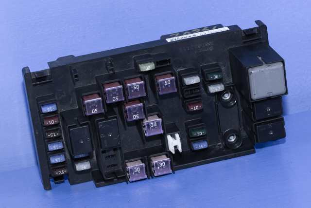 Sikringsboks til Subaru Forester, 2008-2013 (Type III)  (SUBARU|82241-SC020)