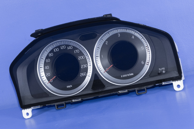 Instrumentpanel til Volvo V70, 2007-2013 (Type III, Fase 1)  (YAZAKI|69399-870U)