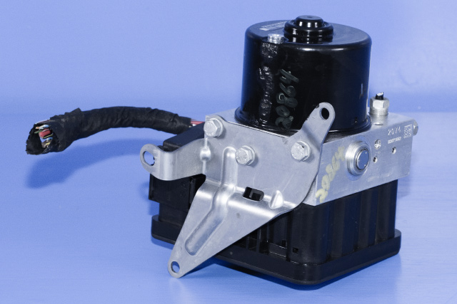 ABS sentral til BMW 1-Serie 2004-2011 (E81/E82/E87/E88) (E81/E82/E87/E88) (BMW|34.51-6 787 836|6 787 837|)