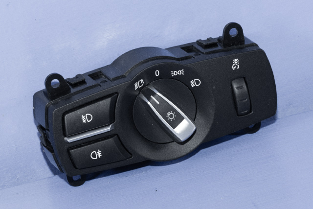 Bryter lys til BMW X3 2010-2017 (F25) (F25) (BMW|9 192 744|)