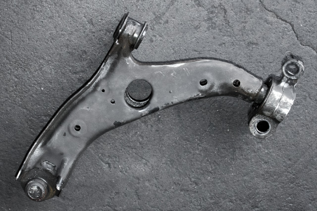 Bærebru høyre foran nedre til Mazda CX-5 2012-2017 (Type I)