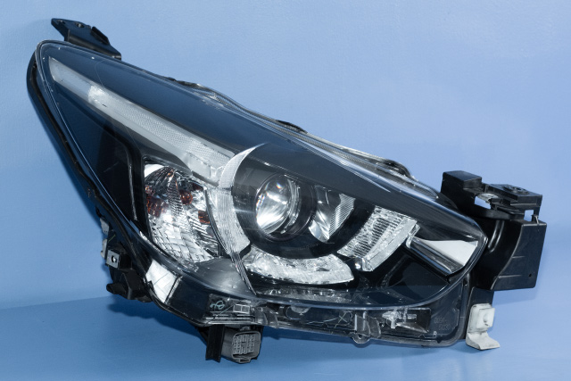 Frontlykt høyre halogen til Mazda 2, 2015-2019 (Type III, Fase 1)  