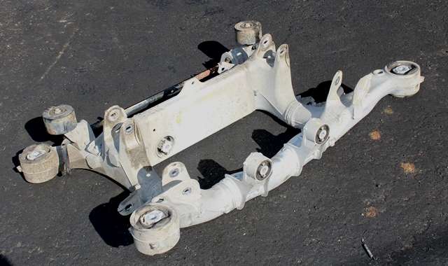 Travers bak til BMW 5-Serie 2010-2017 (F10/F11) (F10/F11) (BMW|6 798 545|)