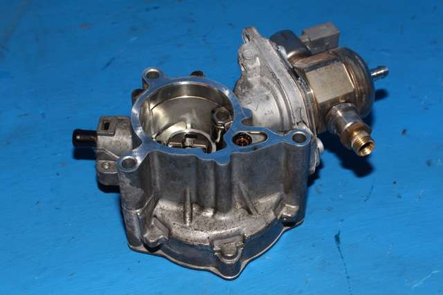 Vakuumpumpe til Audi A4, 2007-2014 (Type IV) (B8) (B8) (VAG|06J 145 100 F)