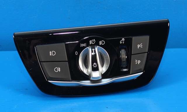 Bryter lys til BMW 5-Serie, 2017-->> (G30/G31) (G30/G31) (BMW|6 841 883)