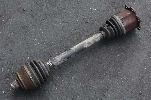 Drivaksel venstre foran, diesel/automat til Audi A8, 2003-2010 (Type II) (VAG|4E0 407 271 N)