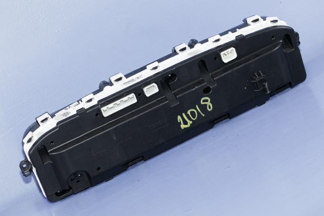 Instrumentpanel til Toyota Prius +7 2012-2020 (Type III) (stasjonsvogn) (stasjonsvogn) (TOYOTA|83800-47F51|)