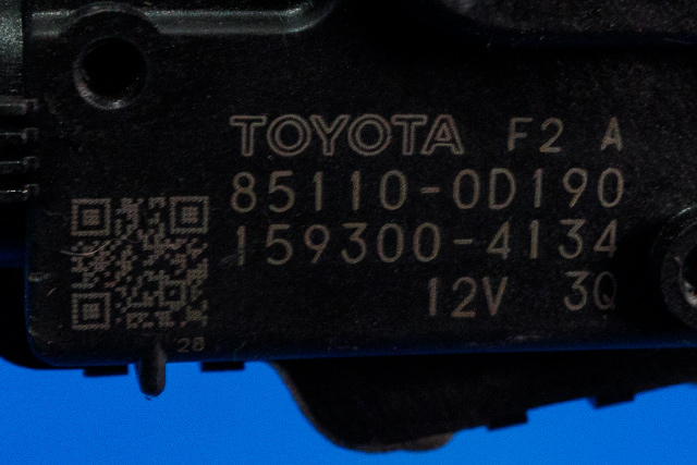 Viskermotor frontrute komplett m/overføring til Toyota Yaris 2012-2014 (Type III, Fase 1) (DENSO|159300-4134|85110-0D190|)