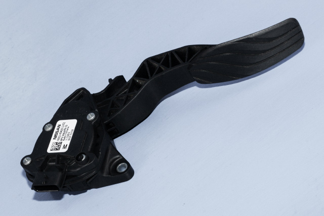Pedal gass til Nissan Qashqai 2014-2021 (Type II) (HELLA|6PV 009 978-15|18002-4BA0B|)
