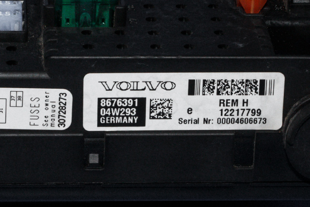 Sikringsboks bagasjerom til Volvo XC90 2002-2006 (Type I, Fase 1)  (VOLVO|8676391|)