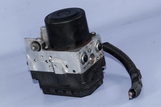 ABS sentral til Toyota RAV4 2006-2009 (Type III, Fase 1)  (ADVICS|133800-7970|44540-42100|)
