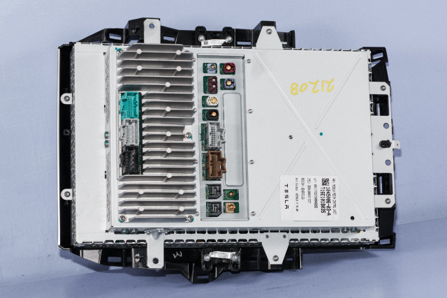 Multimedia display (MCU - Media Controller Unit) til Tesla Model S 2016-2021 (Fase 2)  (TESLA|1045006-03-A|)