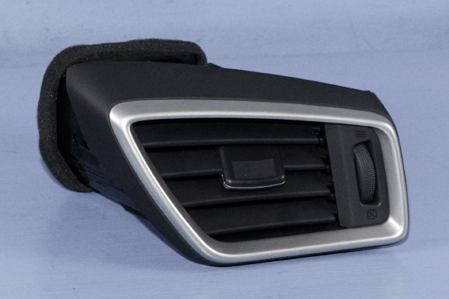 Dashbord friskluftdyse høyre til Nissan Qashqai, 2014-2021 (Type II)  (NISSAN|68760-4EH0A)
