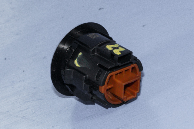 Bryter start/stopp til Nissan Qashqai 2014-2021 (Type II)  (NISSAN|28590-3JA0A|)
