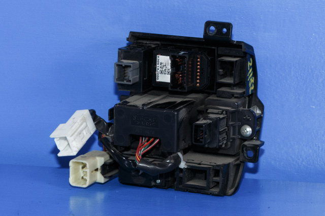 Bryter elektrisk håndbrekk/parkbrems til Subaru Outback 2009-2014 (Type IV)  (SUBARU|83061-AJ000|)
