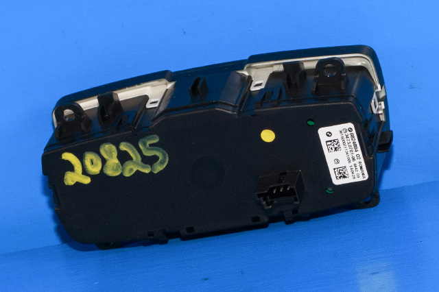 Bryter lys til BMW i3 2013-2022  (BMW|6 824 884|)