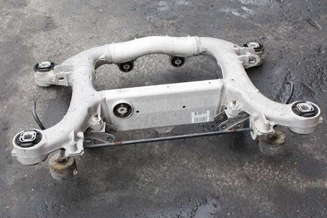 Travers bak til BMW 5-Serie 2010-2017 (F10/F11) (F10/F11) (BMW|6 798 545|)